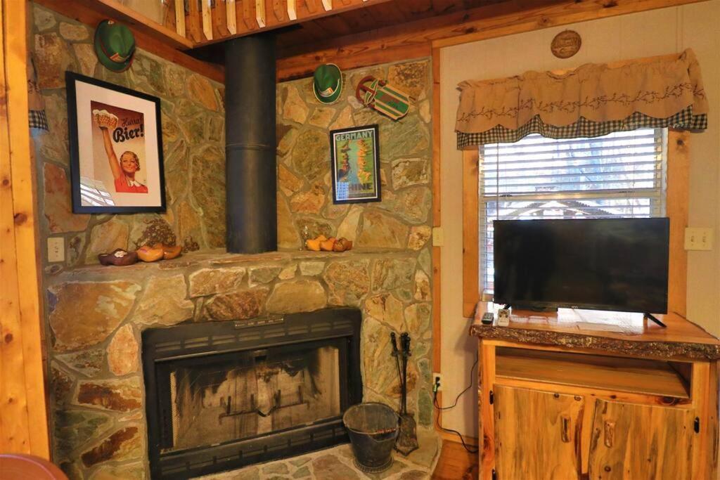 Oktoberfest Themed Cabin In Woods Stream #14 海伦 外观 照片