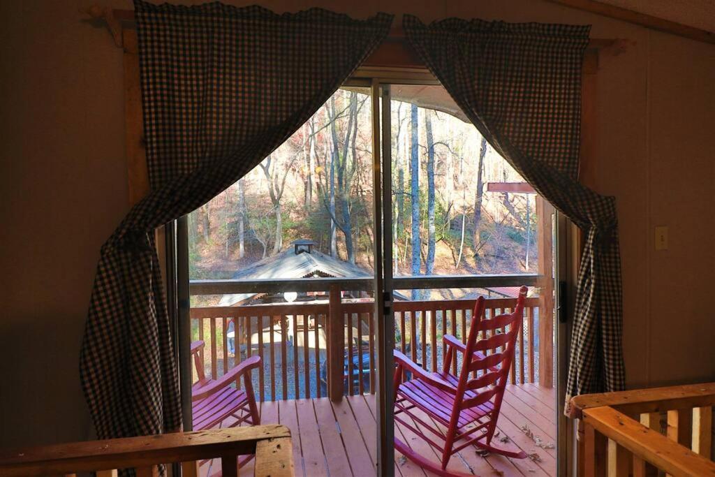 Oktoberfest Themed Cabin In Woods Stream #14 海伦 外观 照片