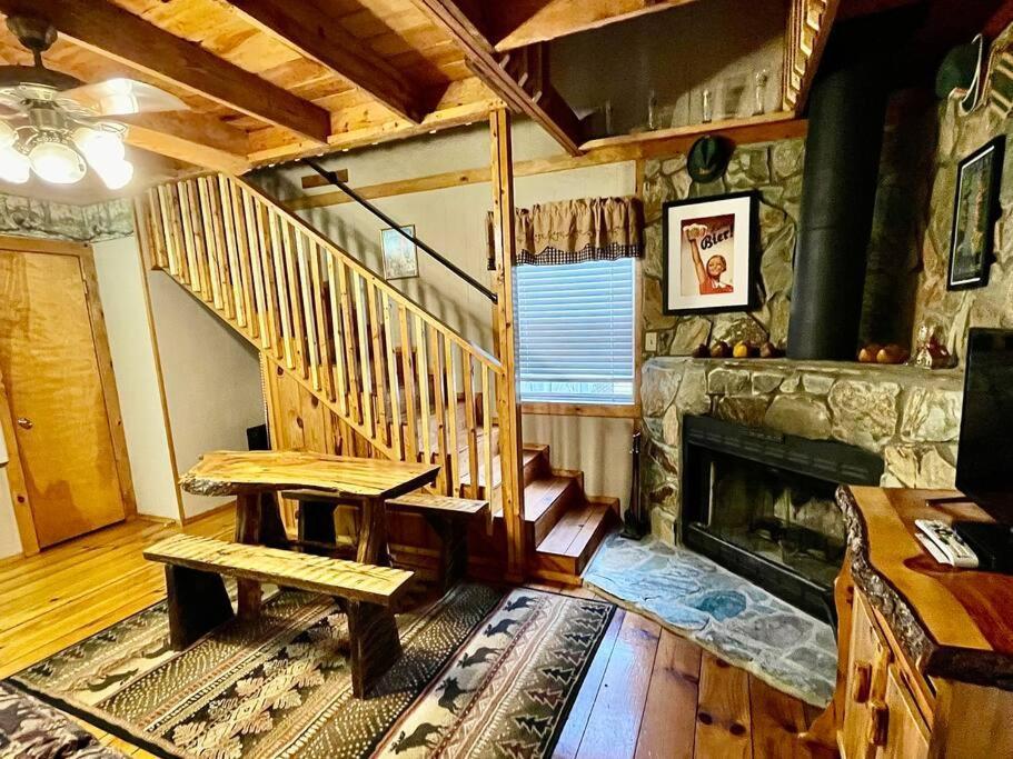 Oktoberfest Themed Cabin In Woods Stream #14 海伦 外观 照片