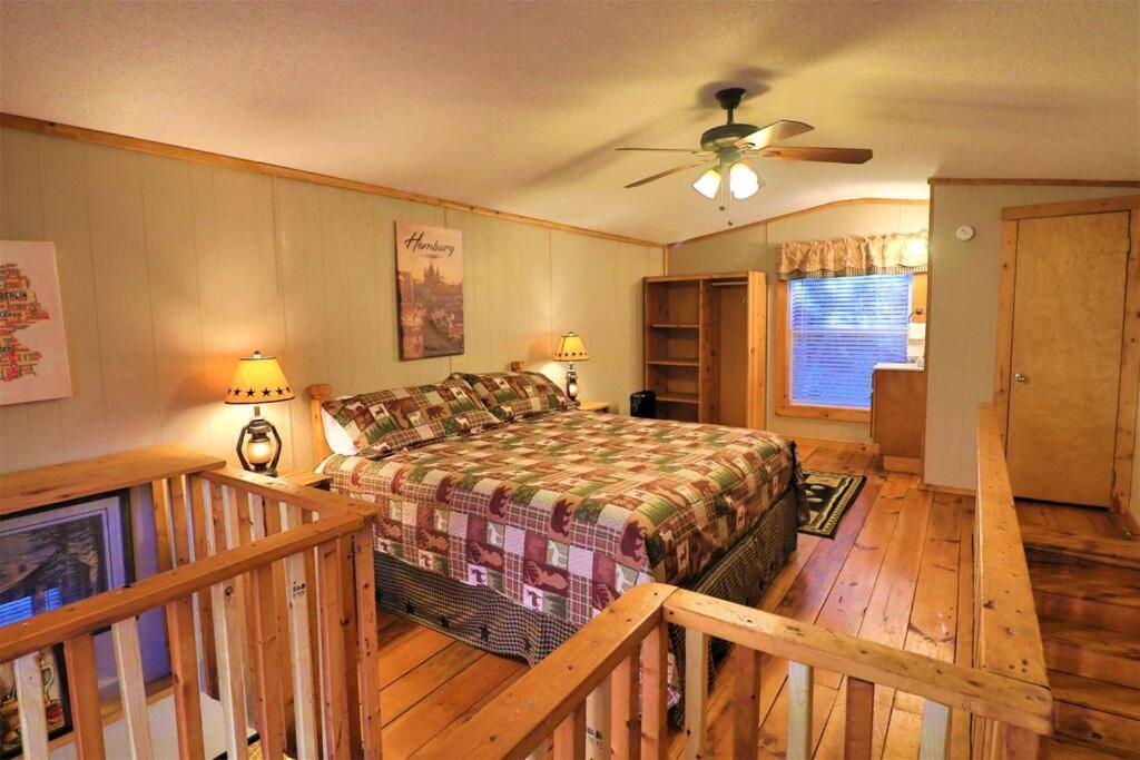 Oktoberfest Themed Cabin In Woods Stream #14 海伦 外观 照片