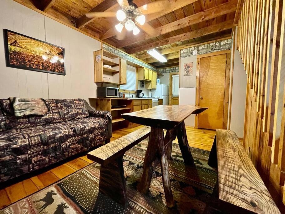 Oktoberfest Themed Cabin In Woods Stream #14 海伦 外观 照片
