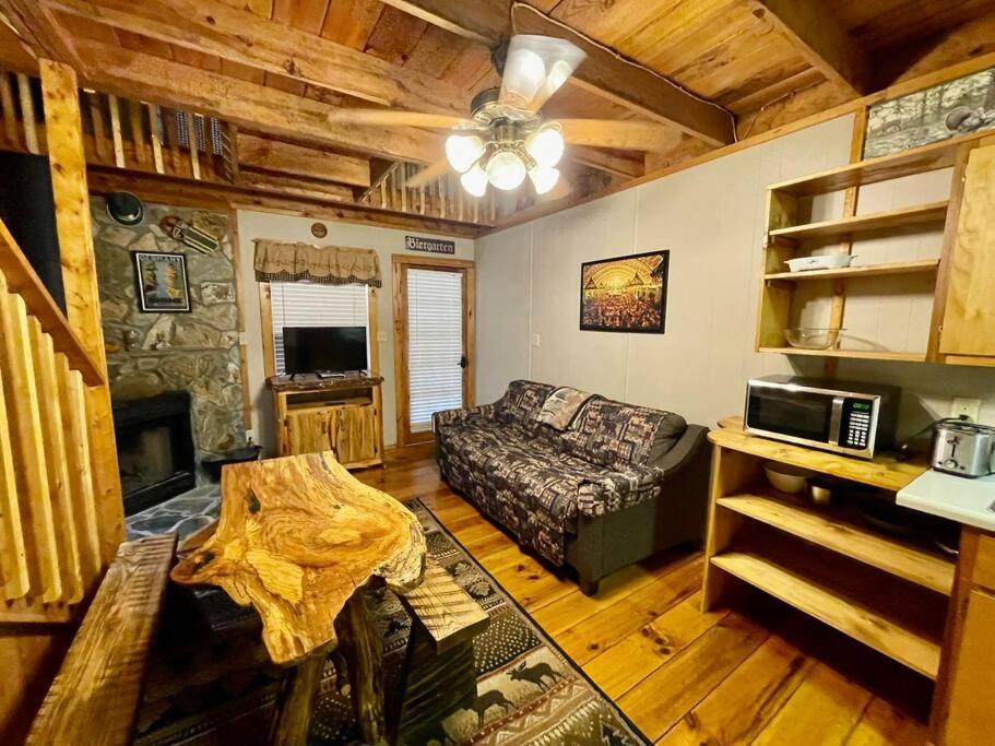 Oktoberfest Themed Cabin In Woods Stream #14 海伦 外观 照片