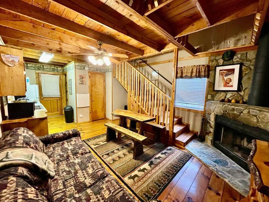Oktoberfest Themed Cabin In Woods Stream #14 海伦 外观 照片